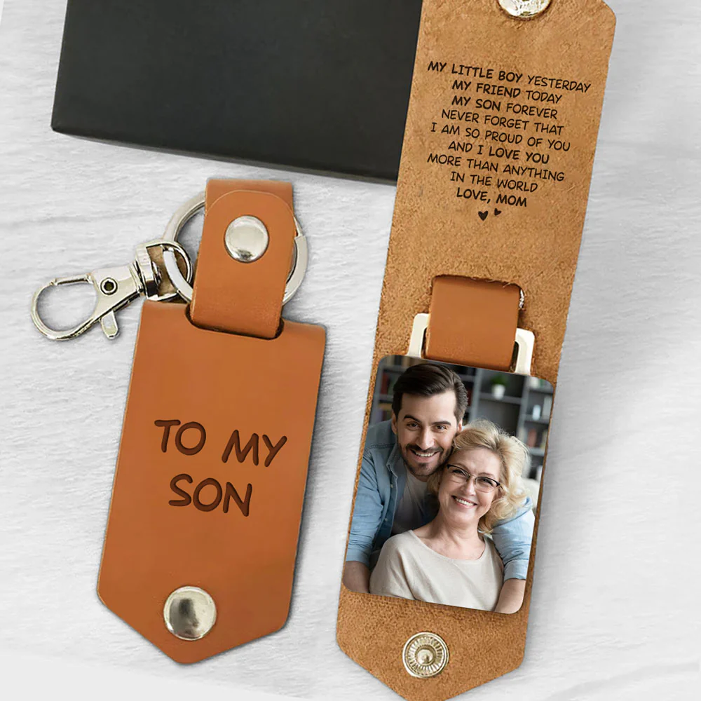 Mom Hug - Personalized Leather Photo Keychain - Image 2
